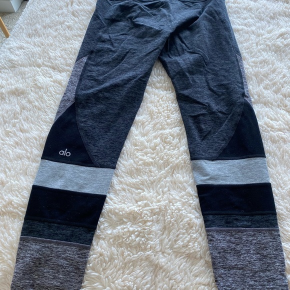ALO leggings - Picture 2 of 3